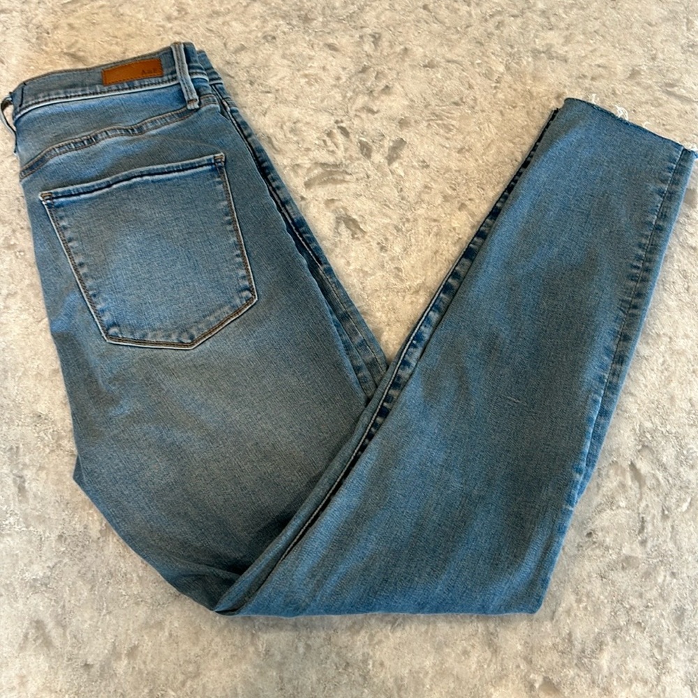 Abercrombie Ultra High Rise Super Skinny jeans size 28/6R